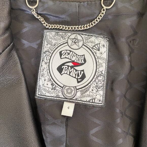 Zendaya - Tommy Hilfiger Tailored Leather Coat Blazer in Black - Picture 3 of 8